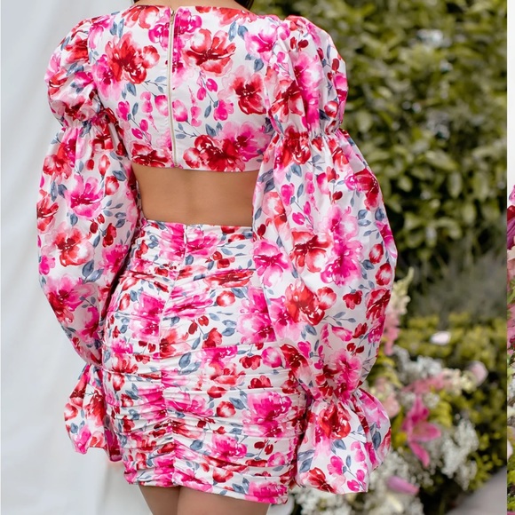 RED AND PINK FLORAL CUT OUT MINI DRESS WITH VOLUME RUFFLE SLEEVES - Picture 3 of 11